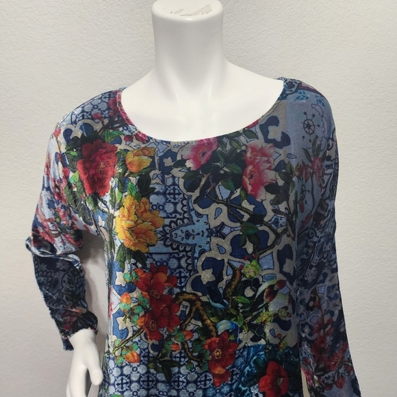 Johnny Was Velveteen Silk Floral Blue Top Size S - Picture 7 of 13